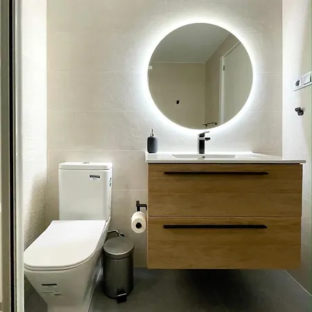 Spacious, Sunny Flat By Of Arts & Sciences