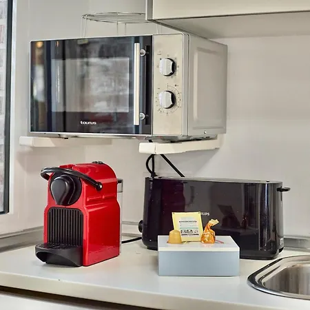 Spacious, Sunny Flat By Of Arts & Sciences Διαμέρισμα