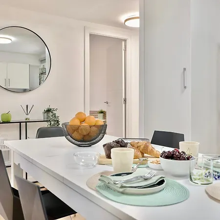 Spacious, Sunny Flat By Of Arts & Sciences Διαμέρισμα *