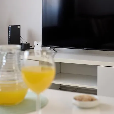 Spacious, Sunny Flat By Of Arts & Sciences *