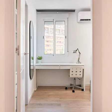 Apartment Spacious, Sunny Flat By Of Arts & Sciences