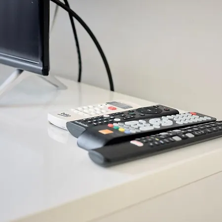 Spacious, Sunny Flat By Of Arts & Sciences Διαμέρισμα