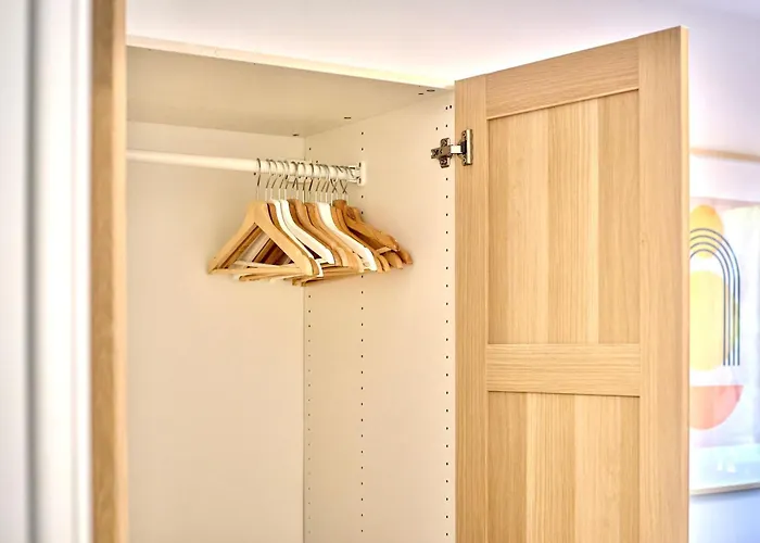 Spacious, Sunny Flat By Of Arts & Sciences Apartment *