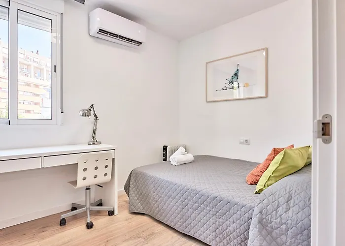 Apartment Spacious, Sunny Flat By Of Arts & Sciences *