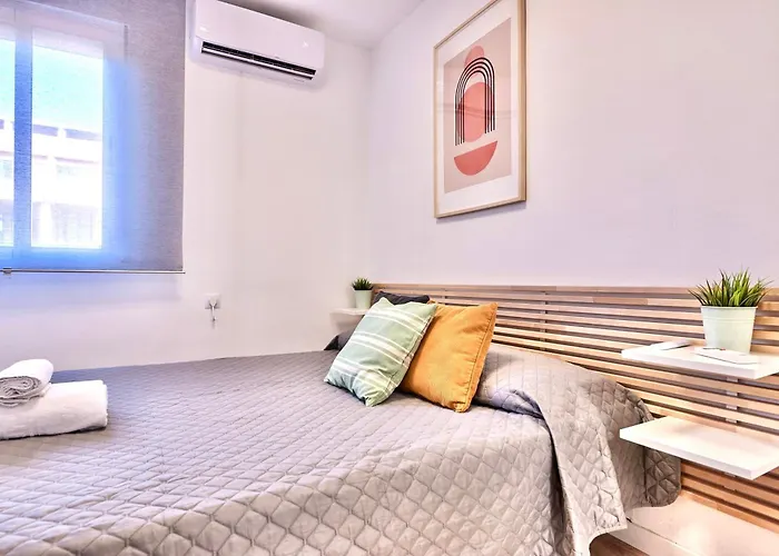 Spacious, Sunny Flat By Of Arts & Sciences *