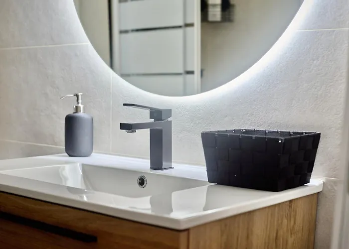 Spacious, Sunny Flat By Of Arts & Sciences Apartment *