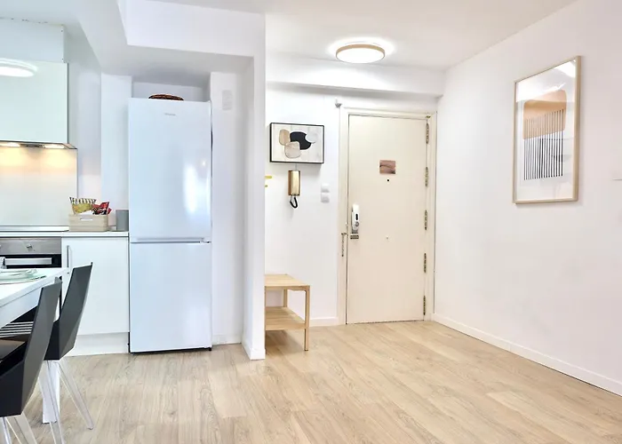 Spacious, Sunny Flat By Of Arts & Sciences *