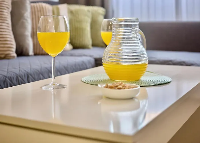 Spacious, Sunny Flat By Of Arts & Sciences Apartment *