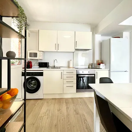 Apartament Spacious, Sunny Flat By Of Arts & Sciences *