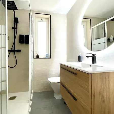 Apartament Spacious, Sunny Flat By Of Arts & Sciences *