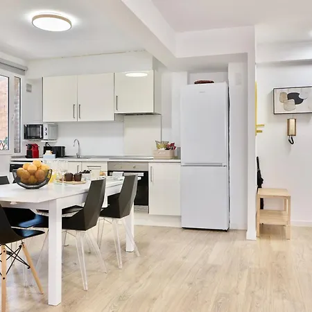 Spacious, Sunny Flat By Of Arts & Sciences Apartament